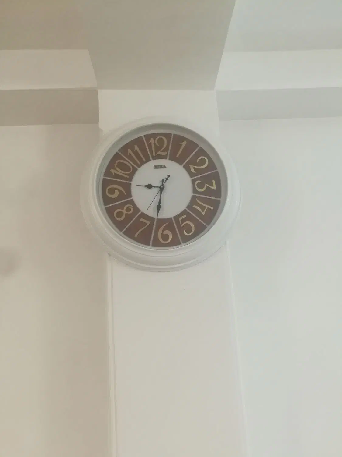 ساعت دیواری سالم بدون صدافقط یبار باطری عوض کردم|ساعت دیواری و تزئینی|گنبد کاووس, |دیوار