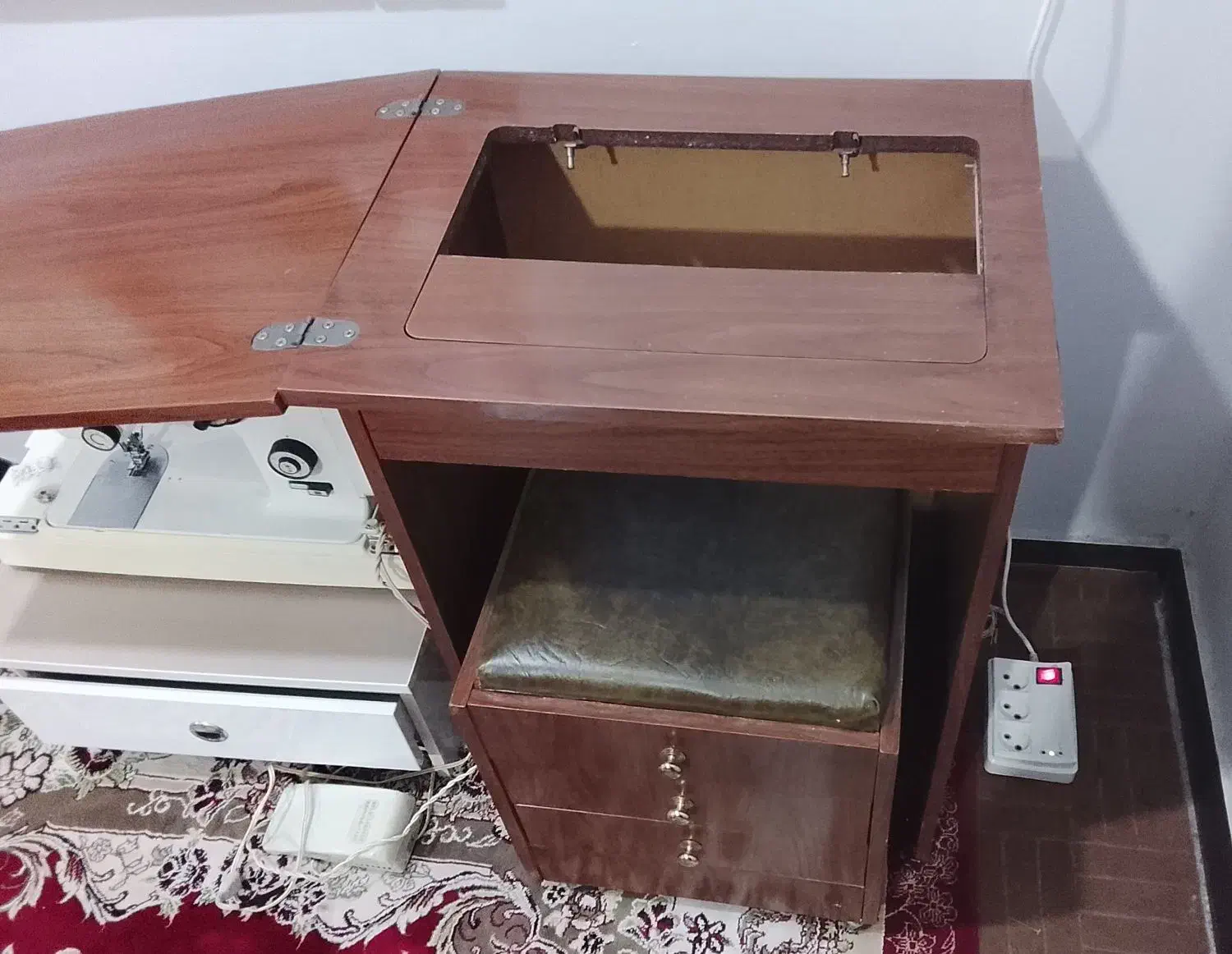 میز چرخ خیاطی|لوازم خیاطی و بافتنی|اهواز, گلستان|دیوار