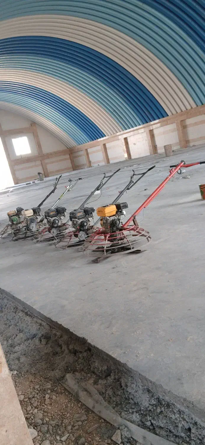 بتن ریزی کف به همراه ماله پروانه ای|خدمات پیشه و مهارت|قم, چهل درخت|دیوار