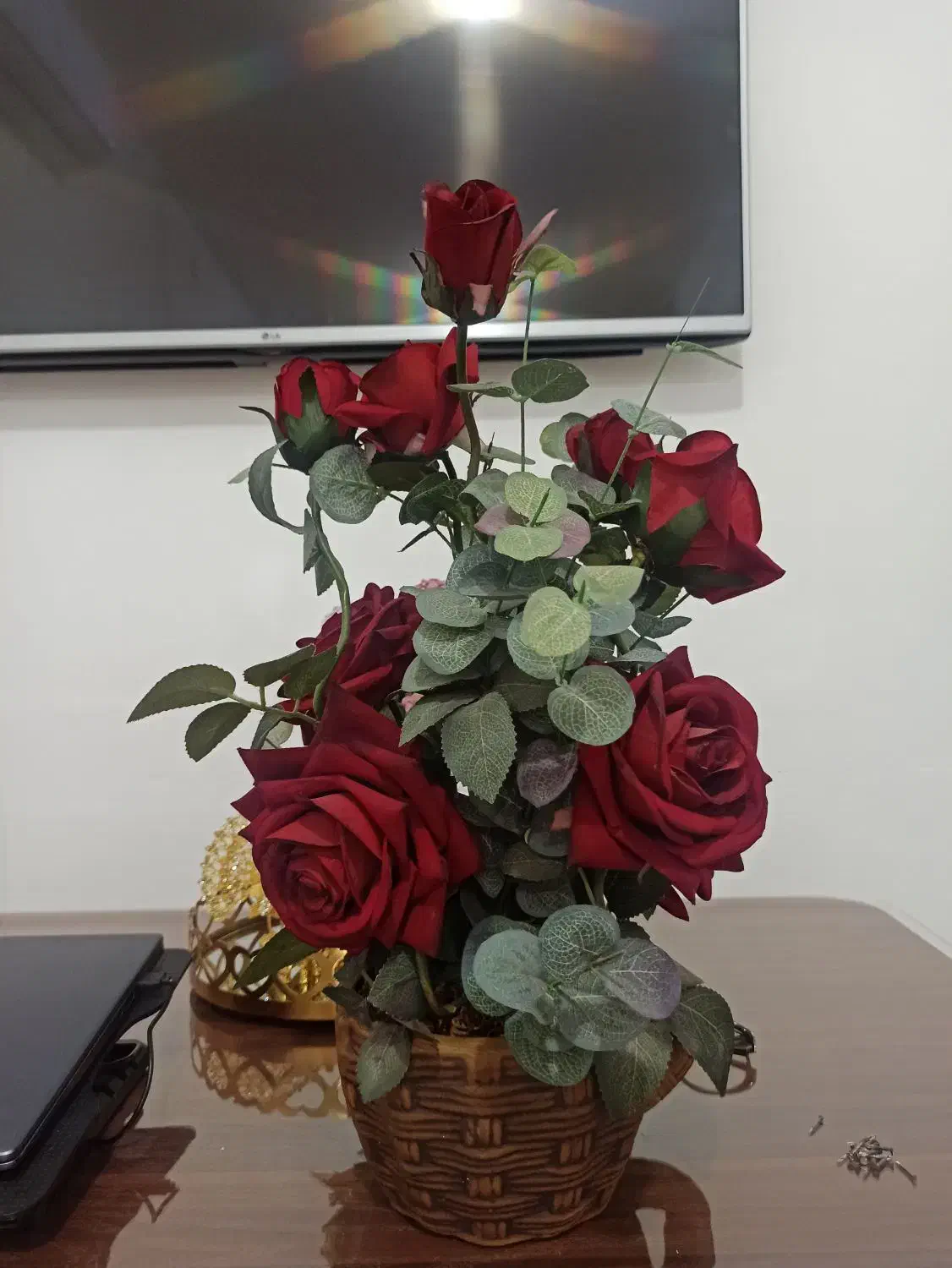 گل رز مخملی خارجی همراه باگلدان|گل مصنوعی|اراک, |دیوار
