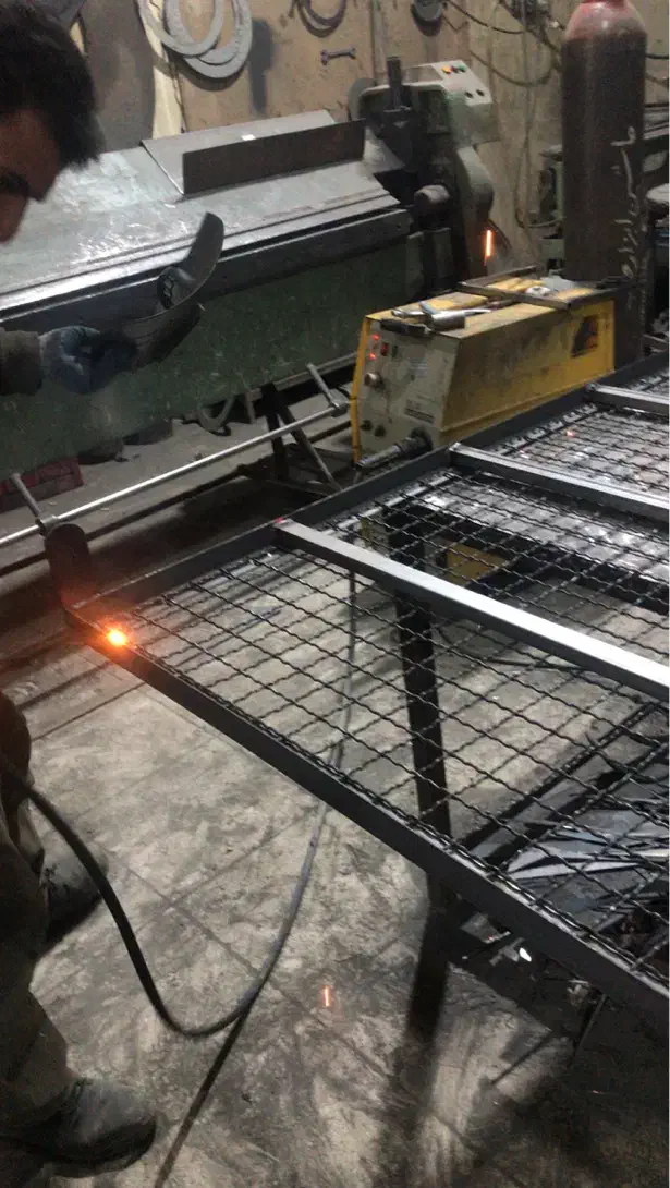 جوشکار آهنگر فنی co2 کار|استخدام صنعتی، فنی، مهندسی|پردیس, سیاه سنگ|دیوار