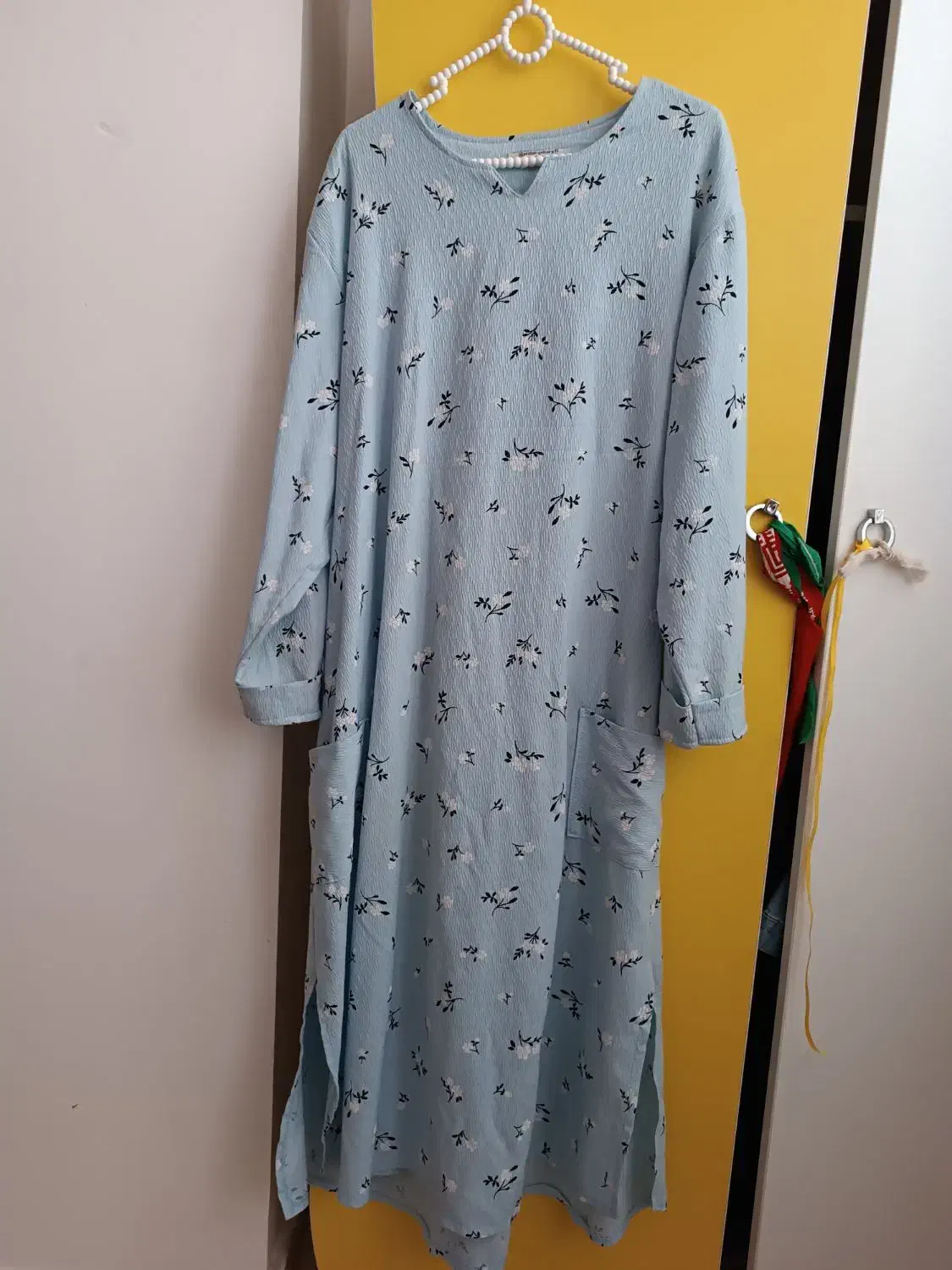 پیراهن ساحلی|لباس|رباطکریم, رباطکریم|دیوار