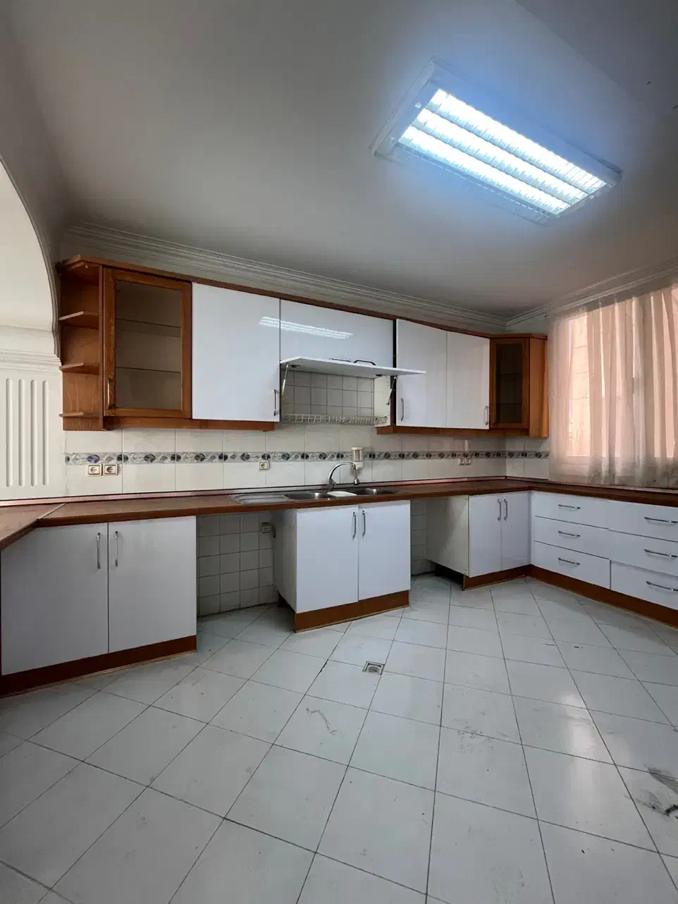 آپارتمان۱۴۵متر*۳خواب* ویوابدی*سعادت آباد