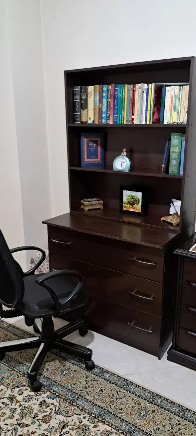 کتابخانه سالم و تمیز|کتابخانه، شلف، قفسه‌های دیواری|قرچک, شهرک طلائیه|دیوار