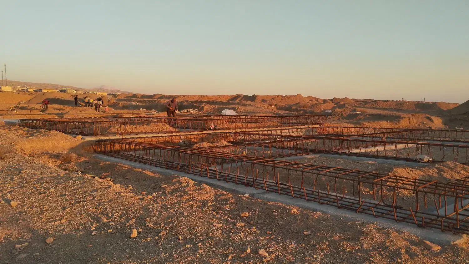 نگهبان شب جهت کارگاه ساختمانی  و تعدادی کارگر روز|استخدام معماری، عمران و ساختمانی|ایوانکی, |دیوار