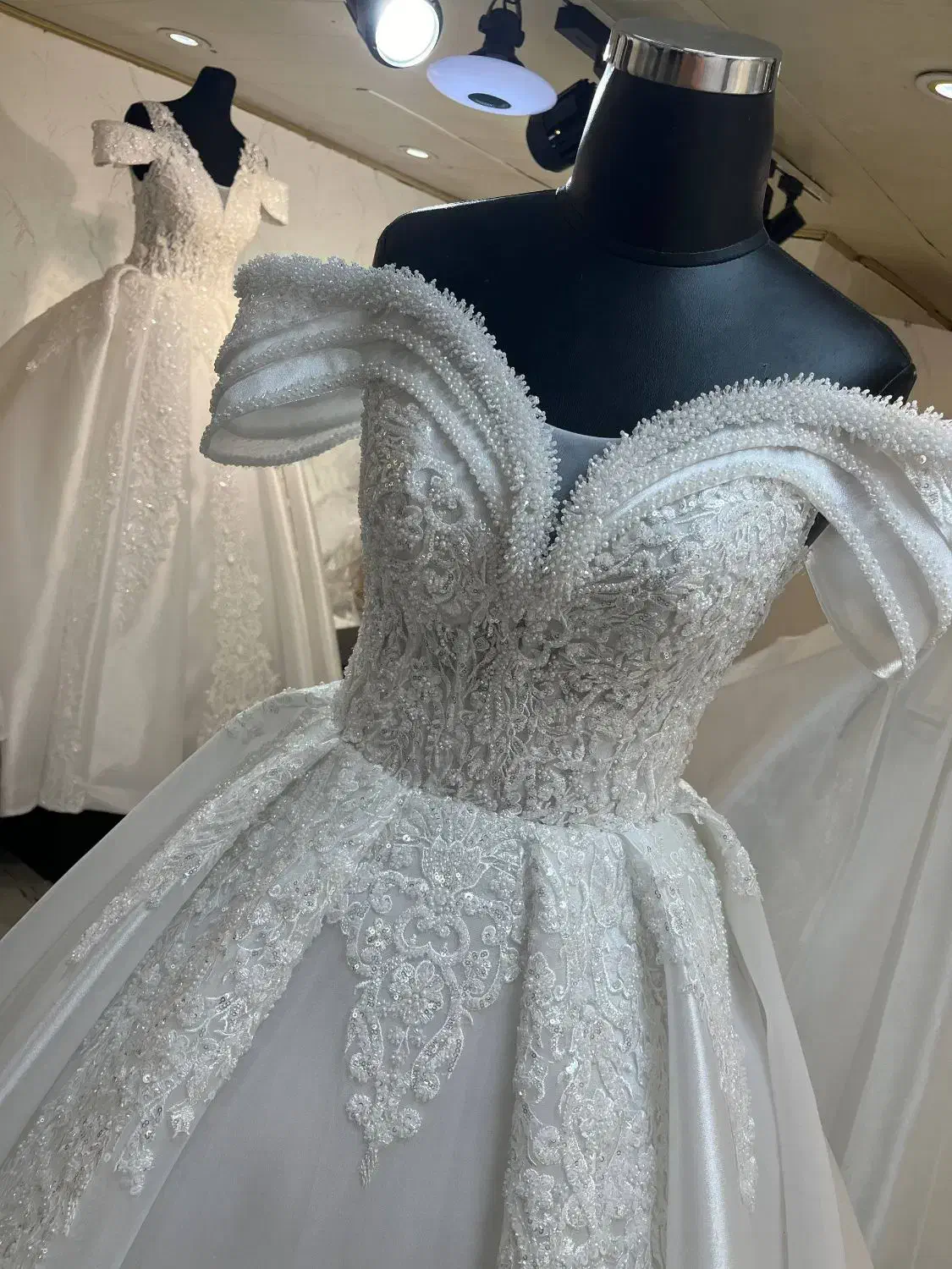 لباس عروس|لباس|اندیشه, اندیشه فاز ۳|دیوار