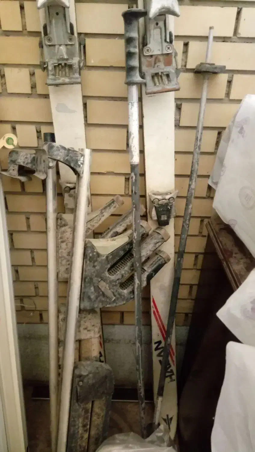 کفش و چوب و دسته و وسایل باربند اسکی|ورزشهای زمستانی|اصفهان, تیران|دیوار