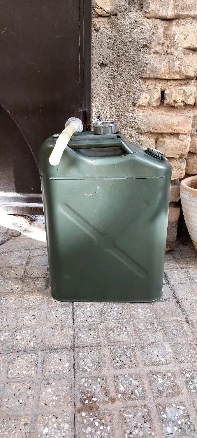 گالن بیست لیتری فلزی|ظروف نگهدارنده، پلاستیکی، یک‌بارمصرف|بجنورد, |دیوار