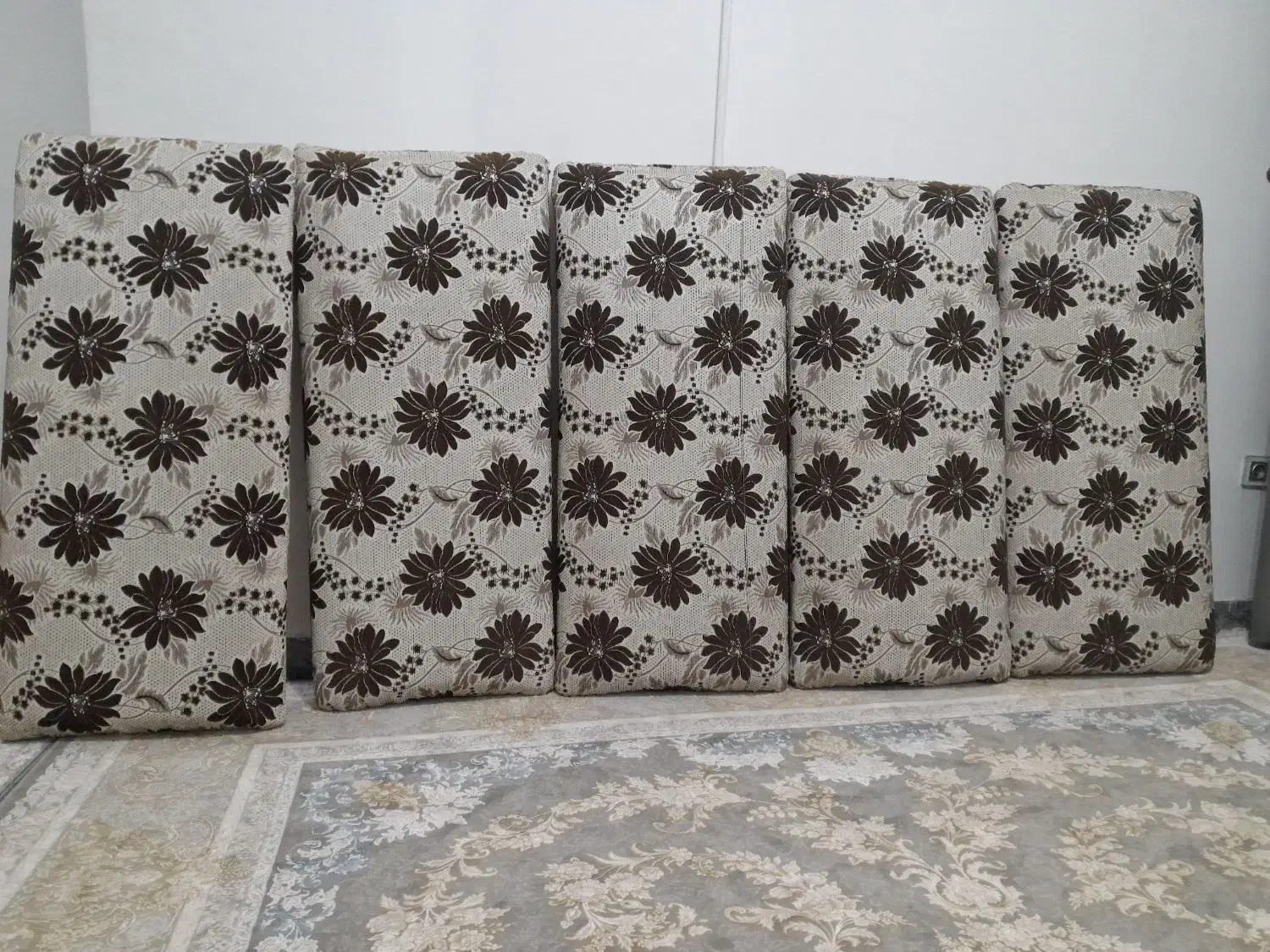 ۶عدد پشتی در حد نو 1500000|پشتی|ایلام, |دیوار