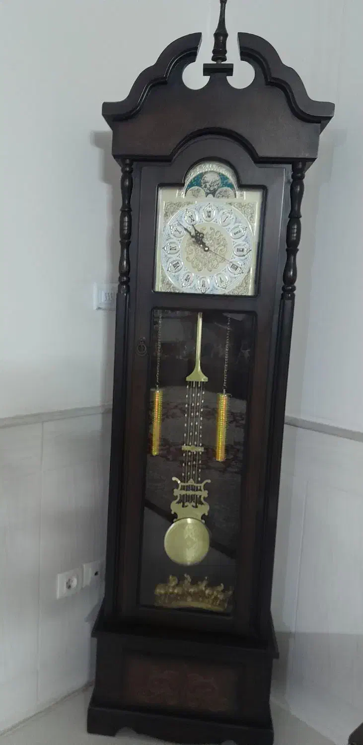 ساعت ایستاده|ساعت دیواری و تزئینی|نیشابور, گنبد سبز|دیوار