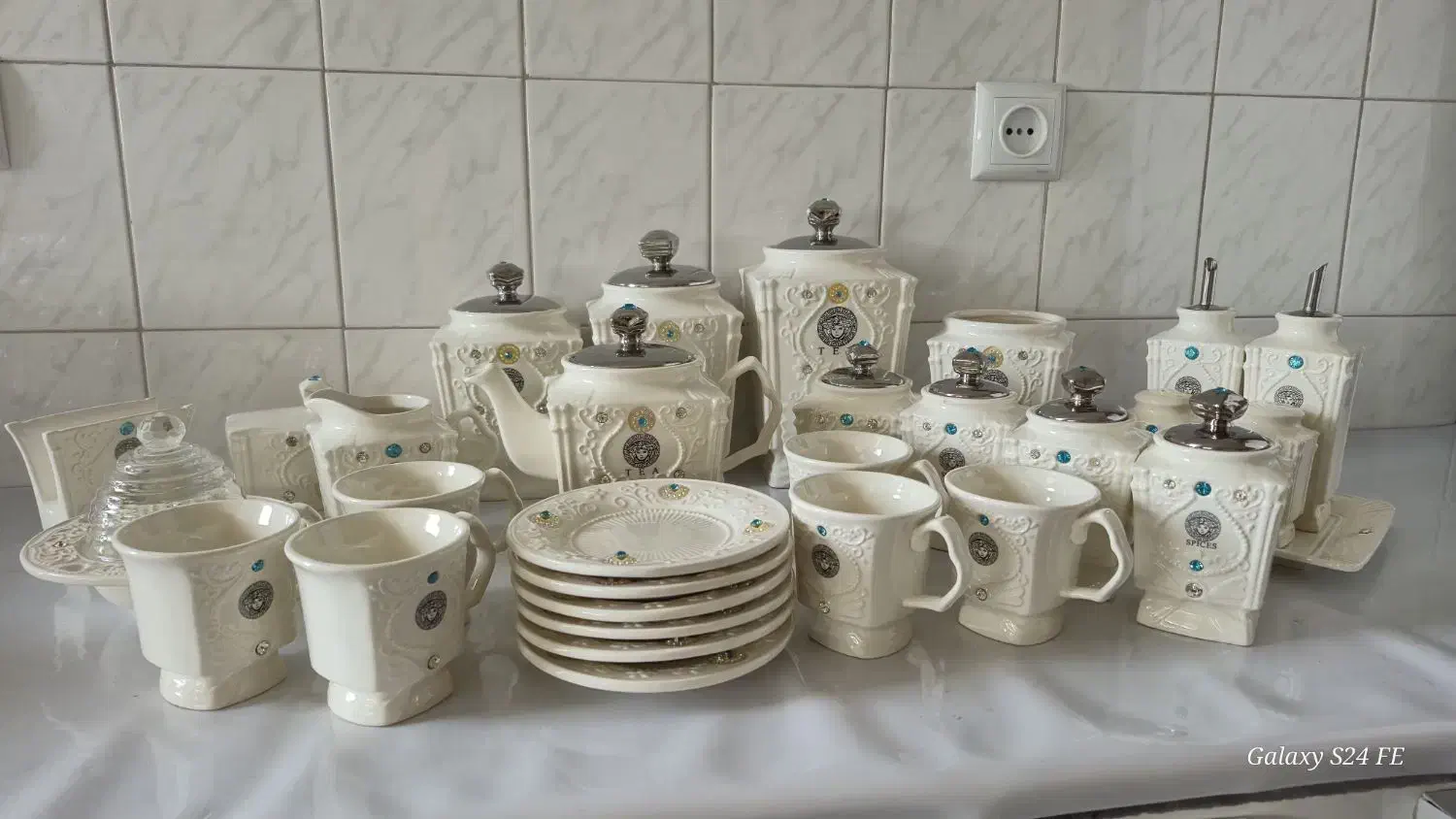 سرویس صبحونه خوری وپاسماوری|ظروف سرو و پذیرایی|فولادشهر, A6|دیوار