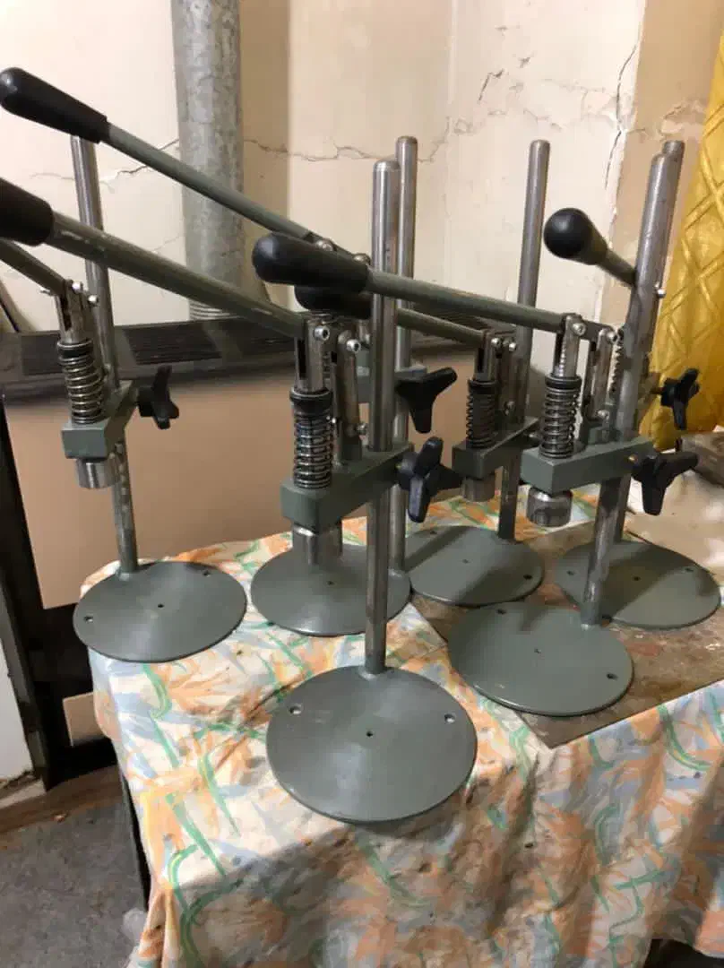 تشتک زن|ماشینآلات صنعتی|ری, شهادت|دیوار