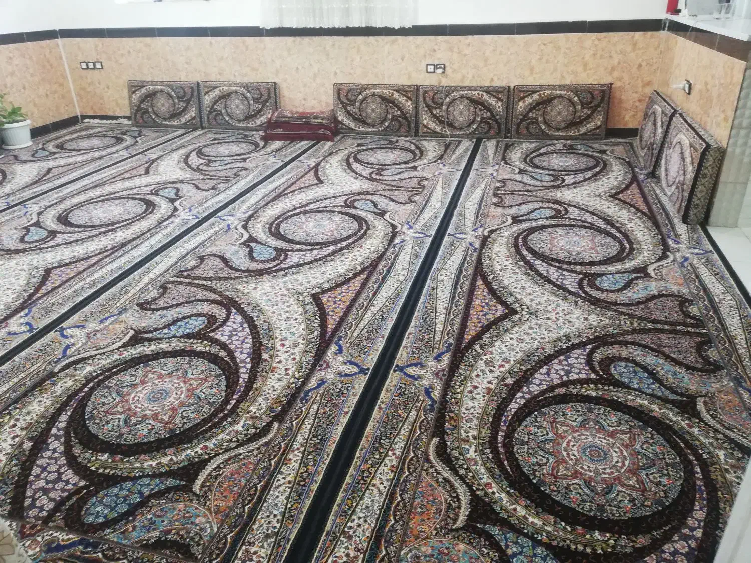 فرش 30 متر با 6 پشتی قالبی اصل|فرش|مریوان, |دیوار