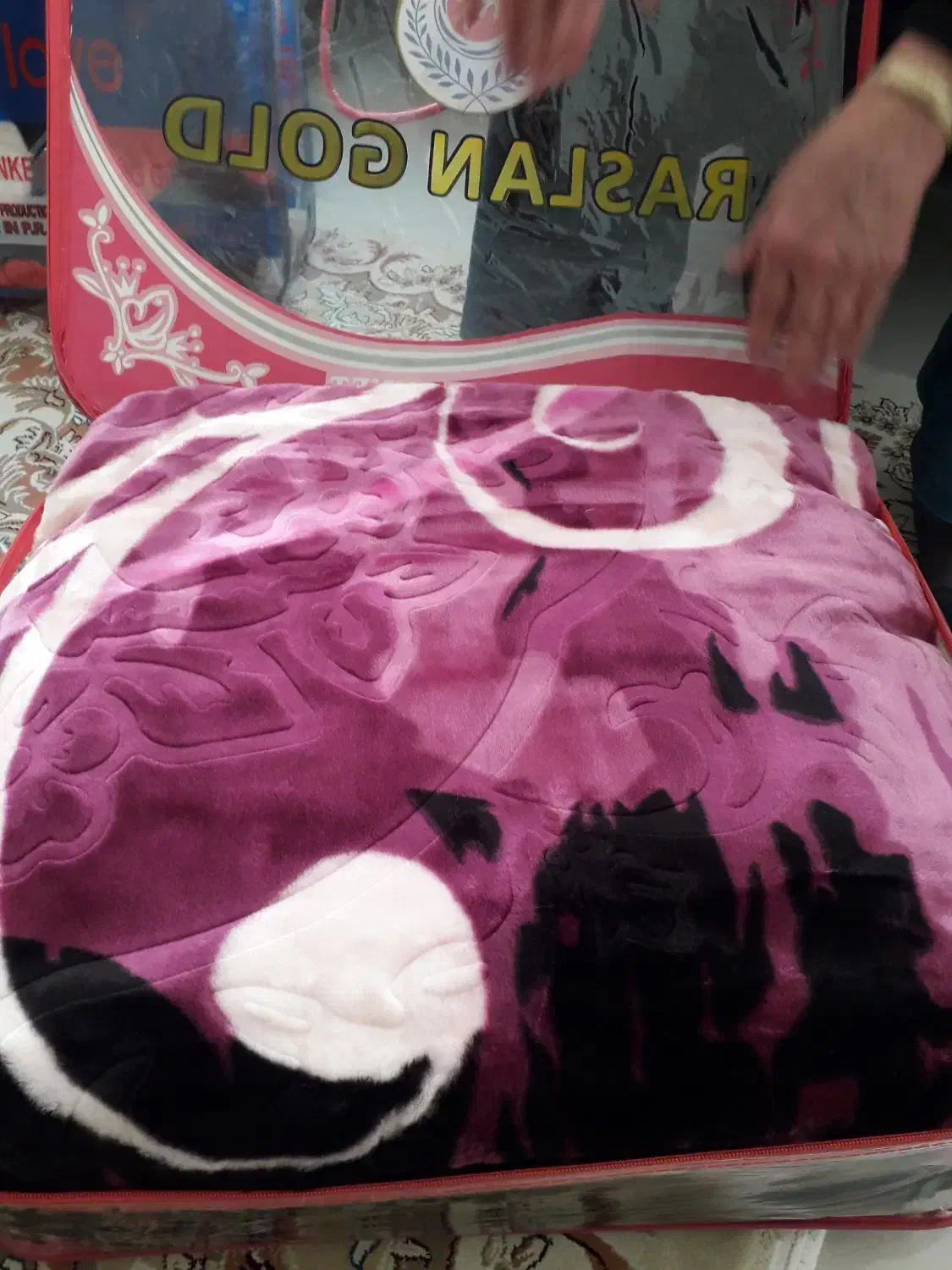 دوعدد پتو گلبافت|رختخواب، بالش، پتو|قم, شاه سید علی|دیوار