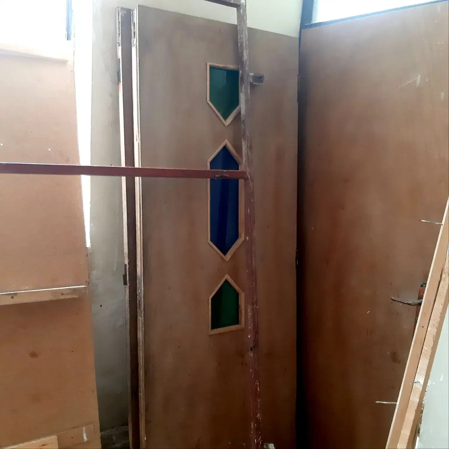 چهار چوب آهنی و درب بسیار سالم|مصالح و تجهیزات ساختمان|گلپایگان, |دیوار