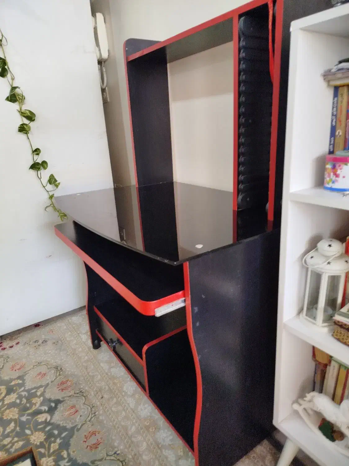 میزکامپیوتر مشکی باصفحه شیشه نشکن|میز تحریر و کامپیوتر|تهران, بهداشت|دیوار