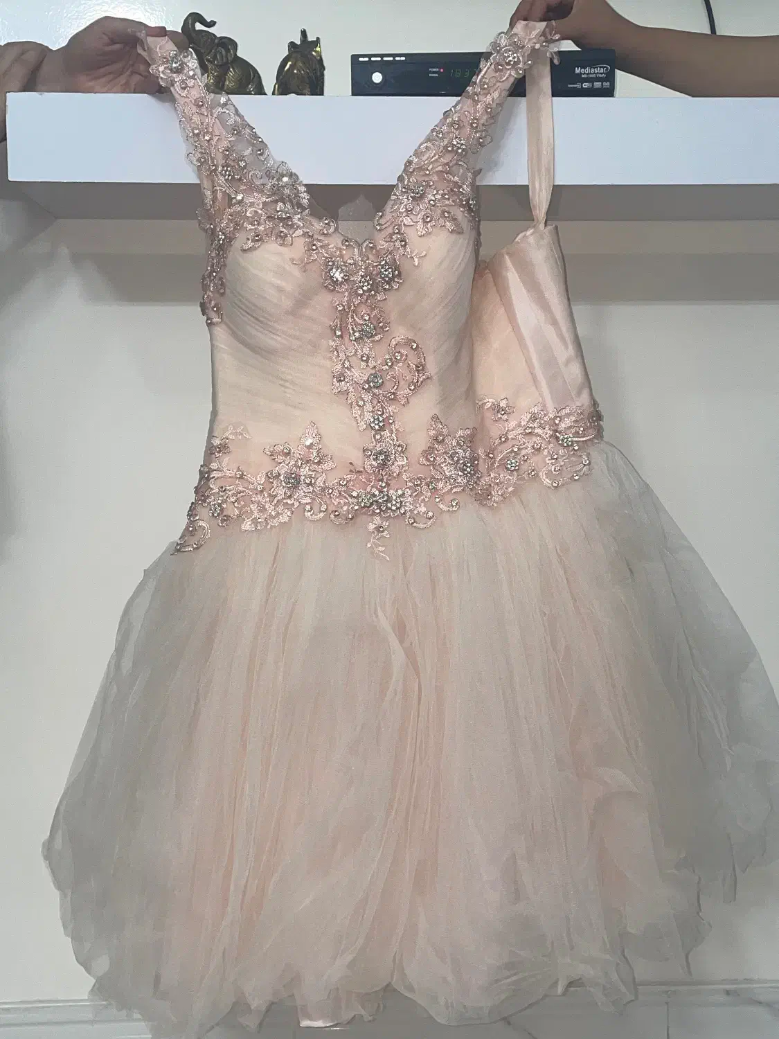 لباس مجلسی|لباس|ری, شهرک نظامی|دیوار