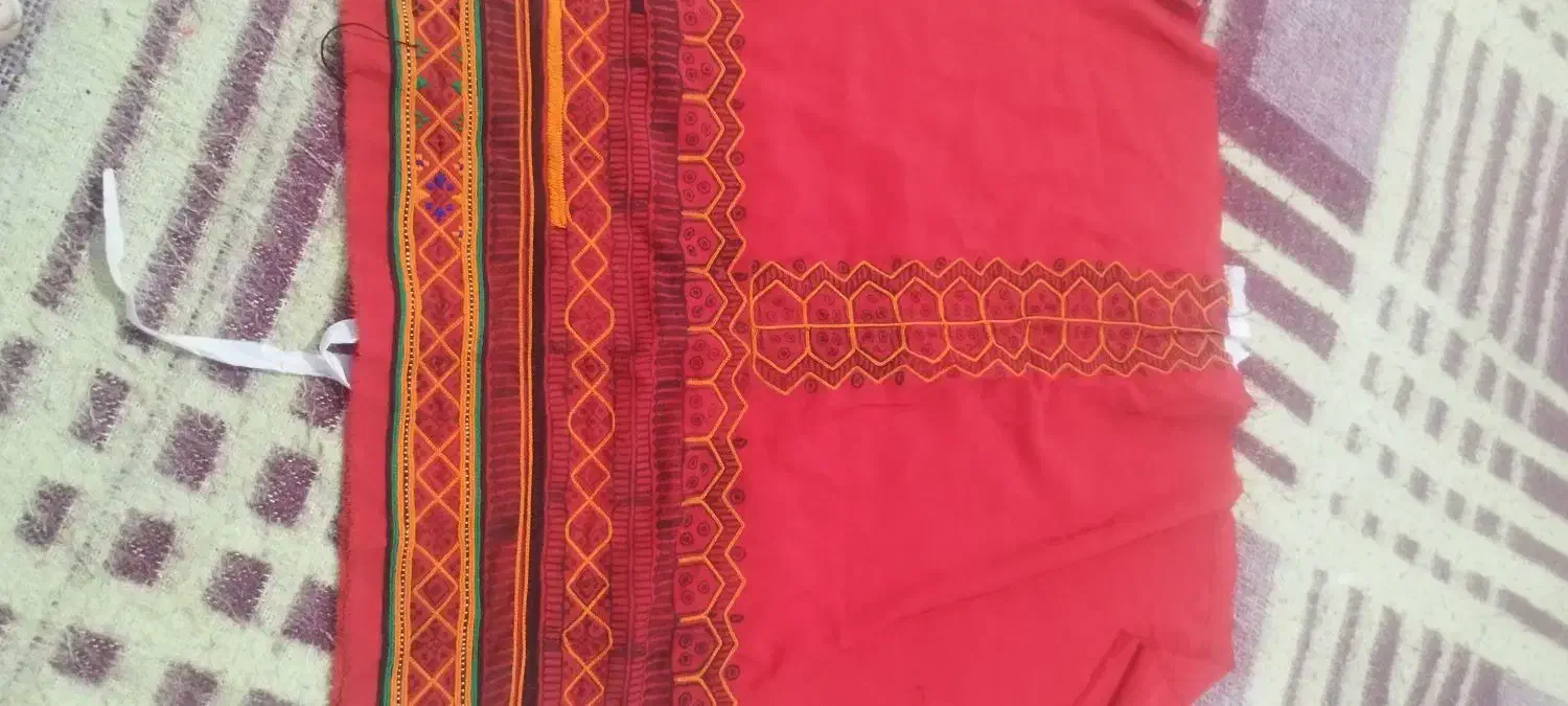 گدا دست دوچ|لباس|ایرانشهر, |دیوار