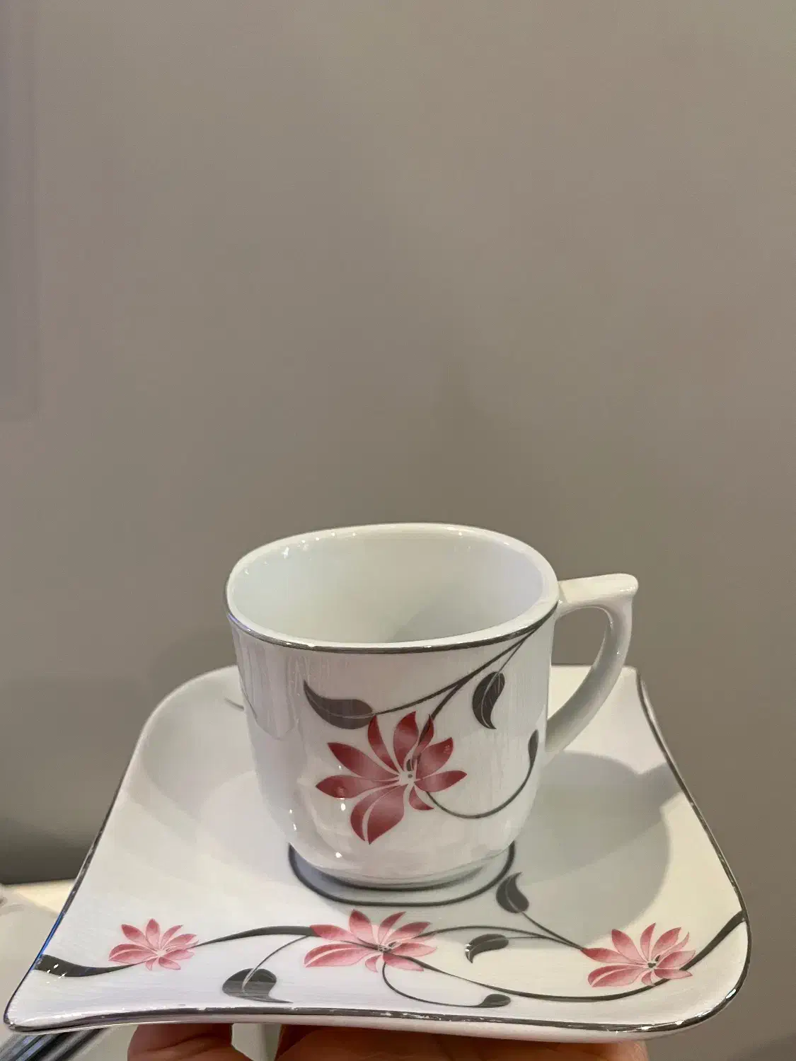 سرویس چایخوری۱۲ نفره چینی توس  درجه یک کاملا نو|ظروف سرو و پذیرایی|تهران, مجیدآباد|دیوار