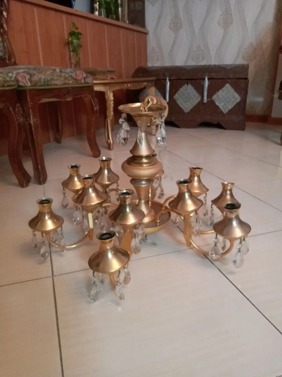 لوستر برنجی ۱۲ شاخه کاملا سالم|لوستر و چراغ آویز|اصفهان, ناژوان|دیوار