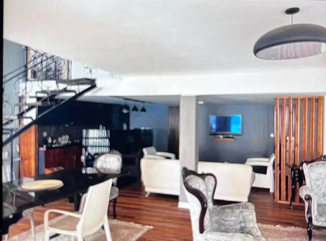 باغ ۵۰۰ متر، بنا ۱۶۰ متر، چمن|اجارهٔ کوتاه‌مدت ویلا و باغ|کرج, چمن|دیوار