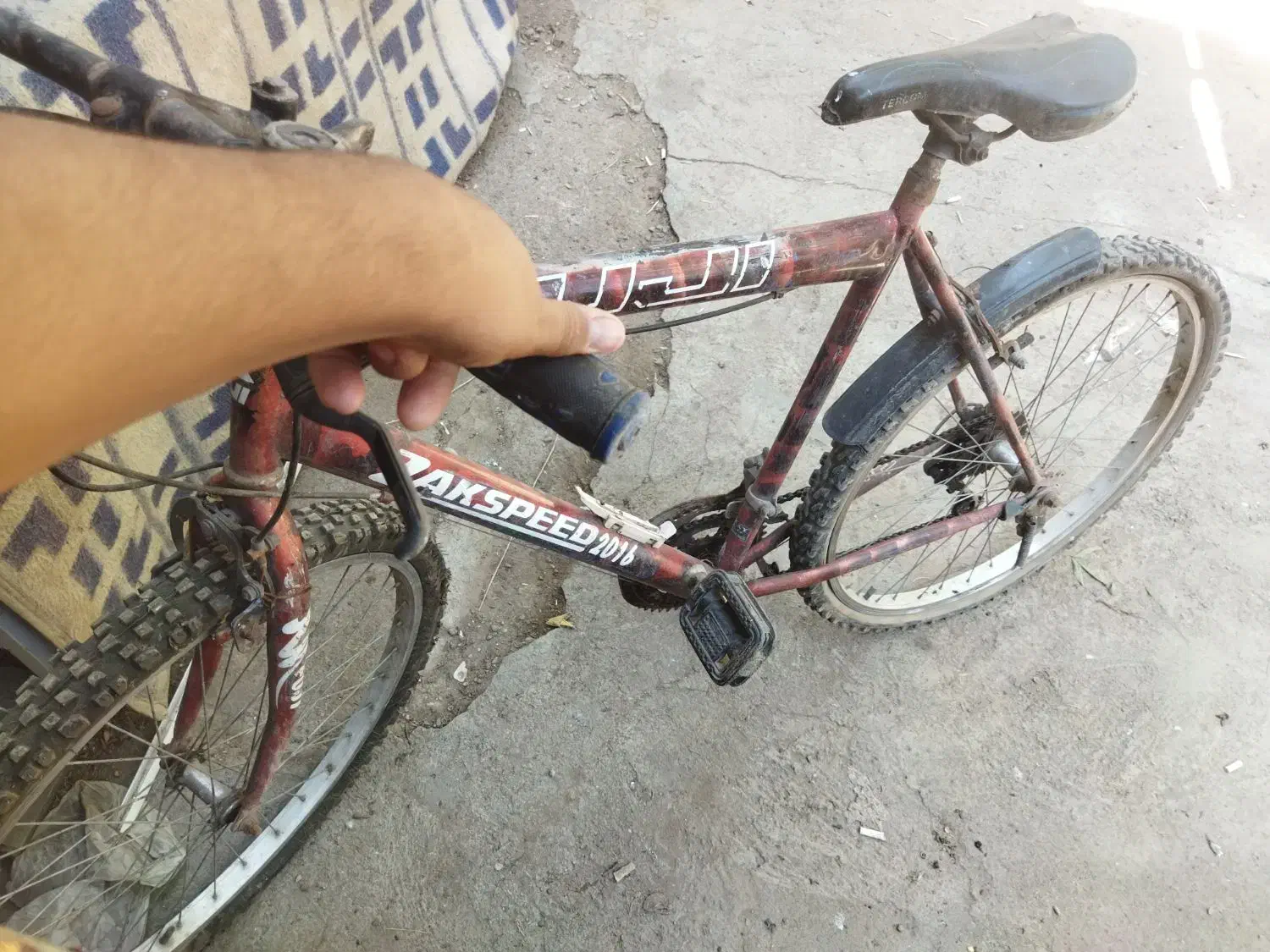 دوچرخه|دوچرخه، اسکیت، اسکوتر|میانه, |دیوار