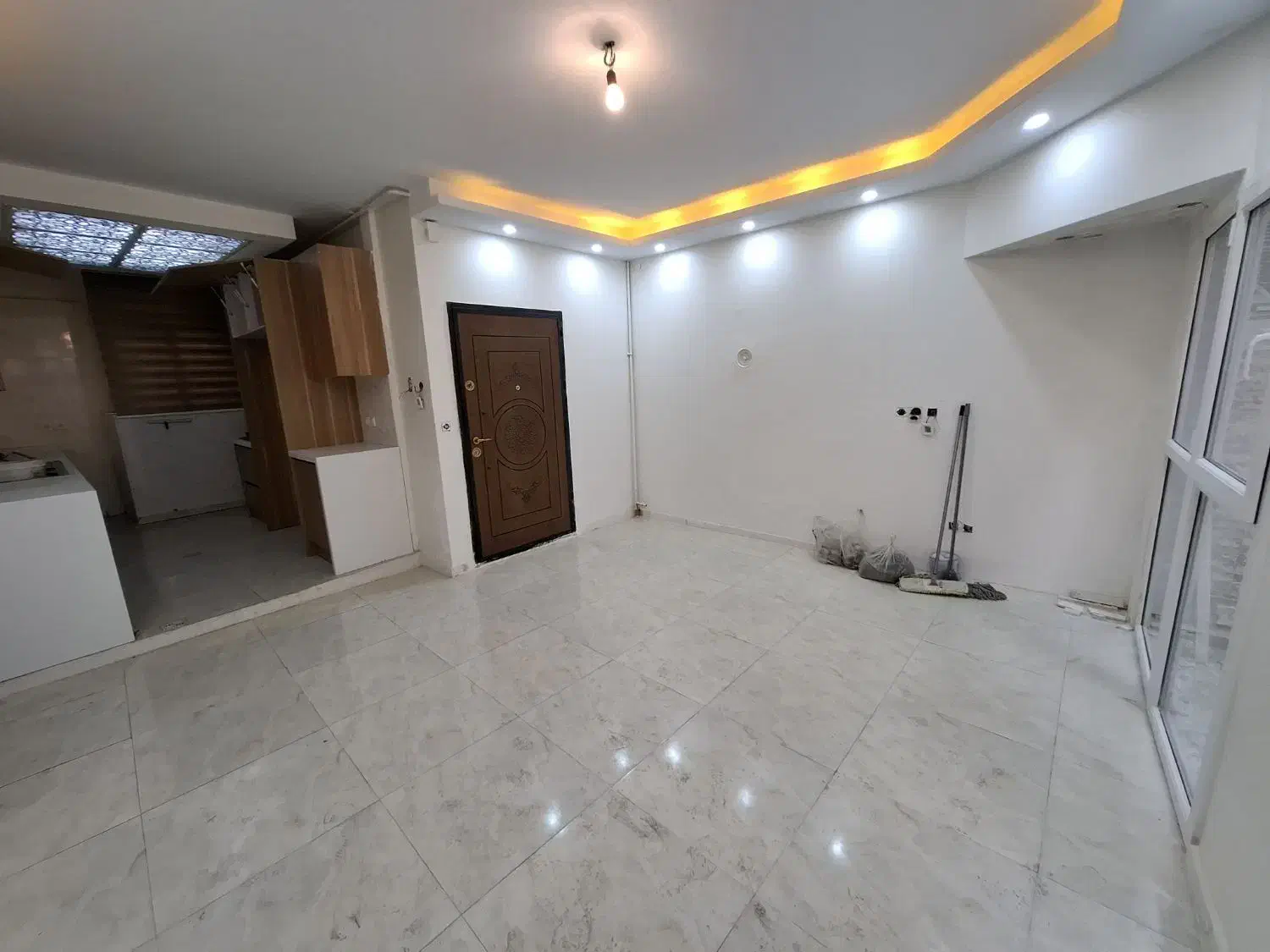 ۹۳ متر نزدیک مترو با حیاط اختصاصی خیابان دامپزشکی