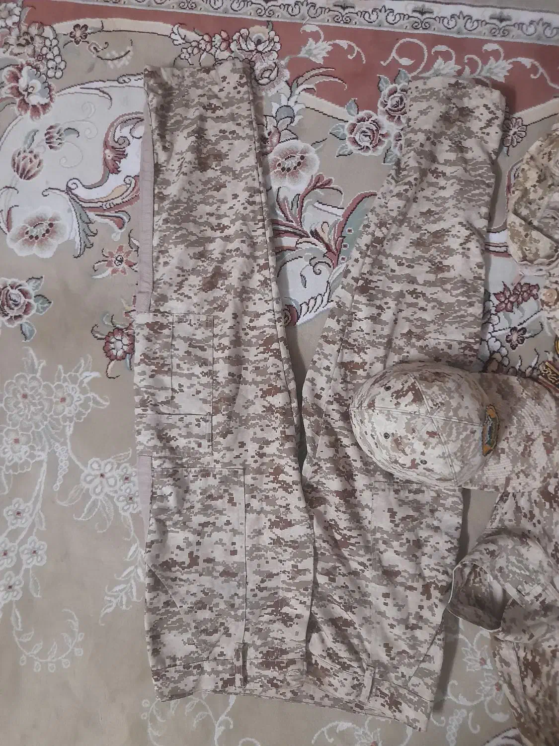 لباس ارتش ۲ دست لباس اورکت ژاکت کلاه‌ها سالم تمیز|لباس|سبزوار, قائم|دیوار