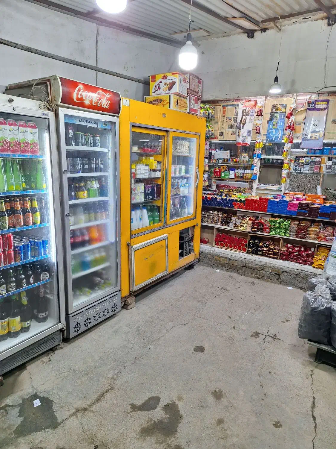 فروش دکه تنقلاتی|فروش مغازه و غرفه|چهارباغ, |دیوار