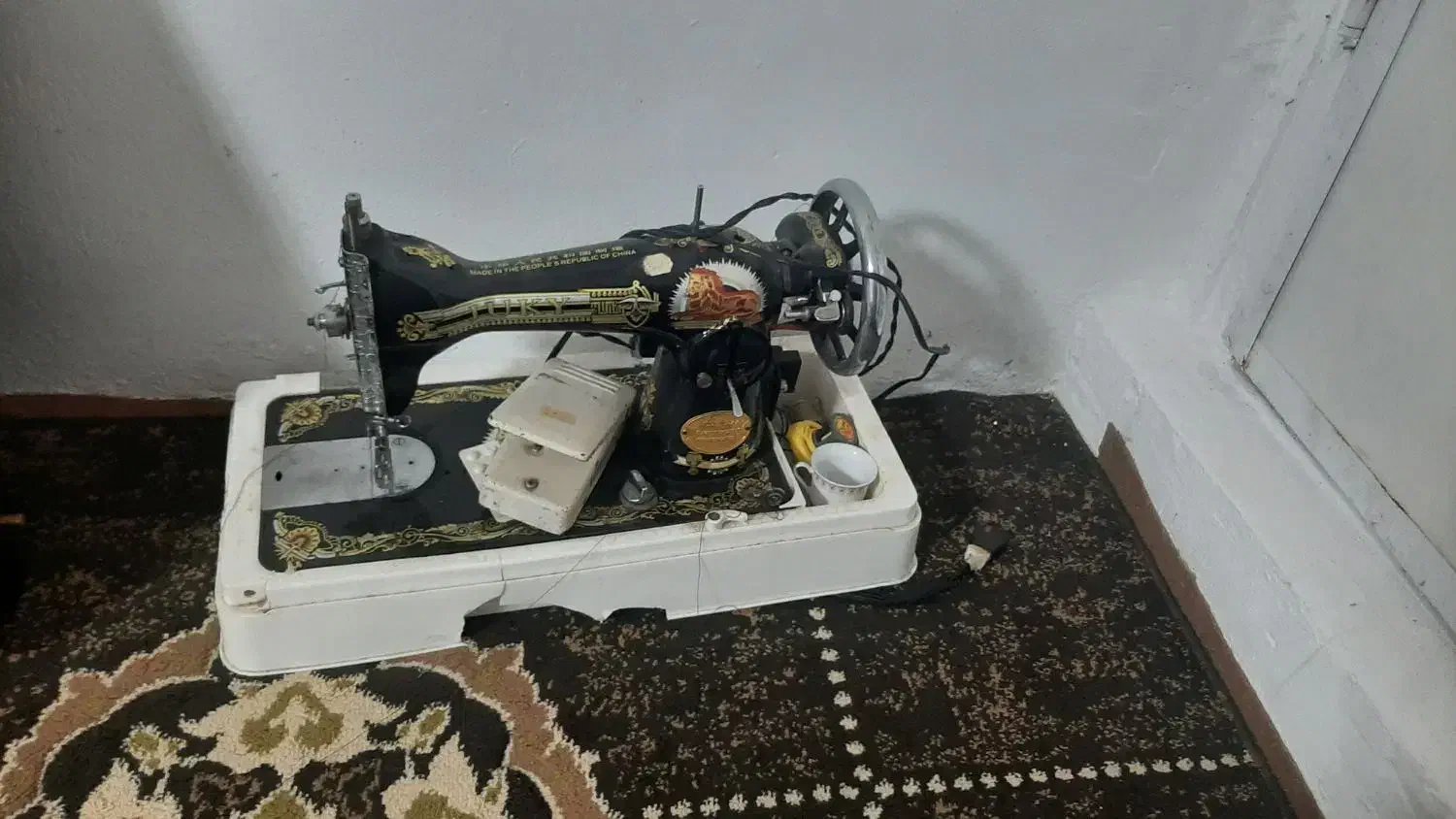 چرخ خیاطی|میز و صندلی غذاخوری|بندر انزلی, نوغان|دیوار