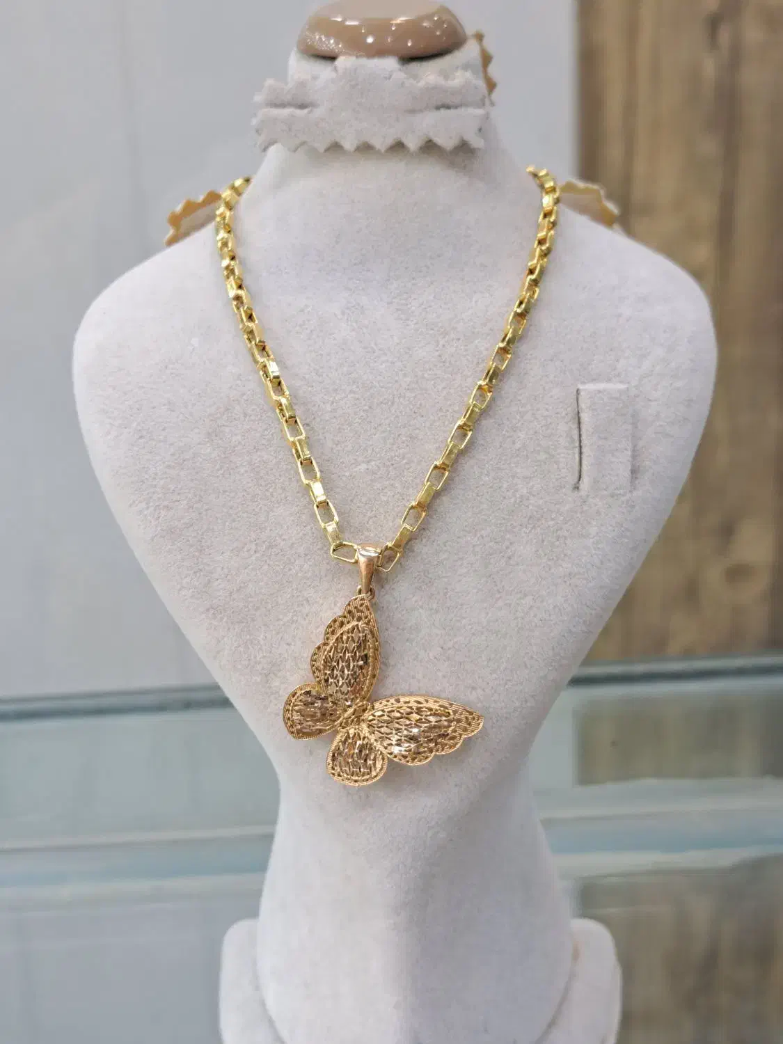 پلاک پروانه ایوا|جواهرات|قم, نیروگاه|دیوار