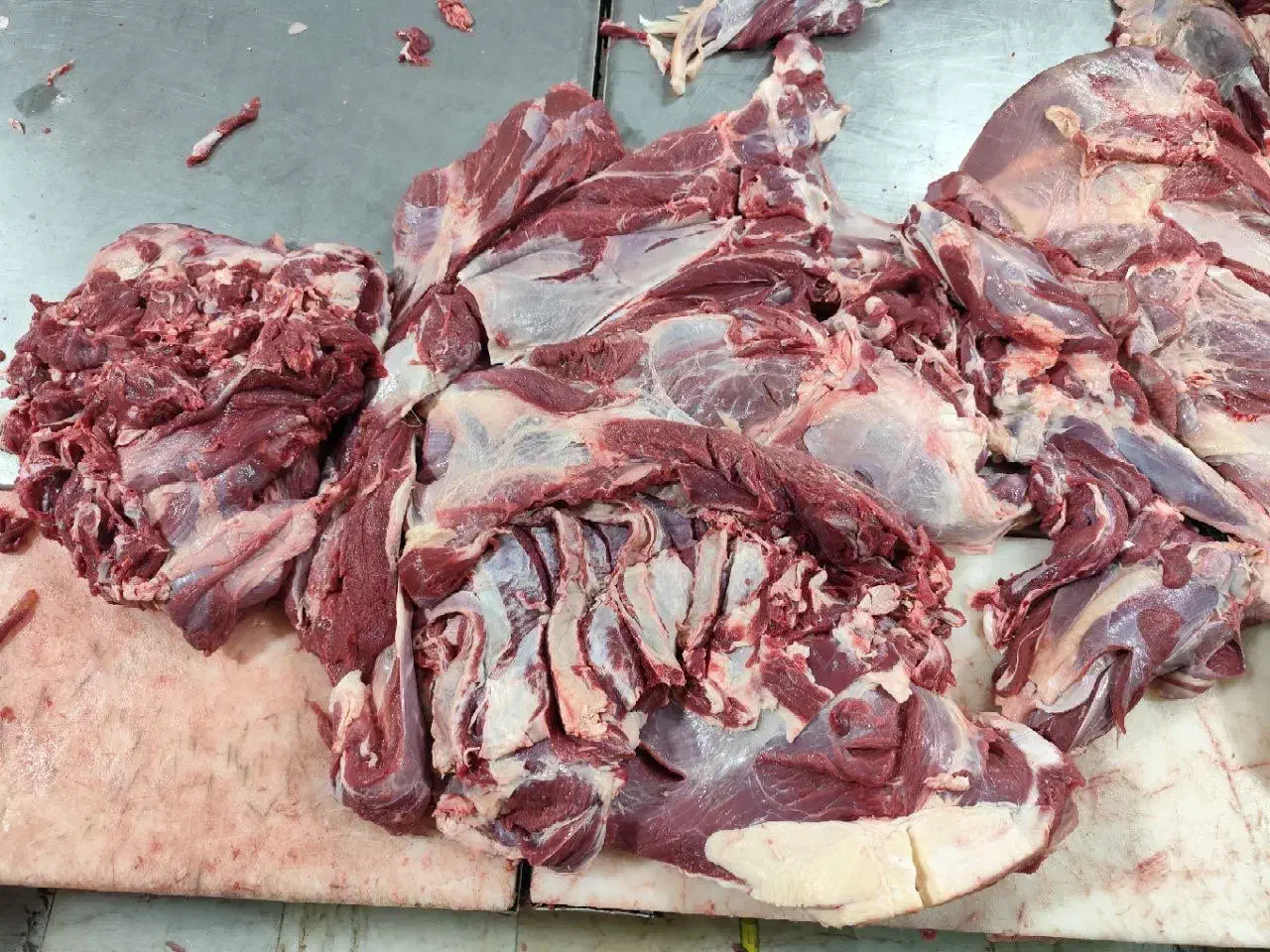 لاشه کامل گوساله بی خص شده کیلویی ۸۴۰|خوردنی و آشامیدنی|کرج, عظیمیه|دیوار