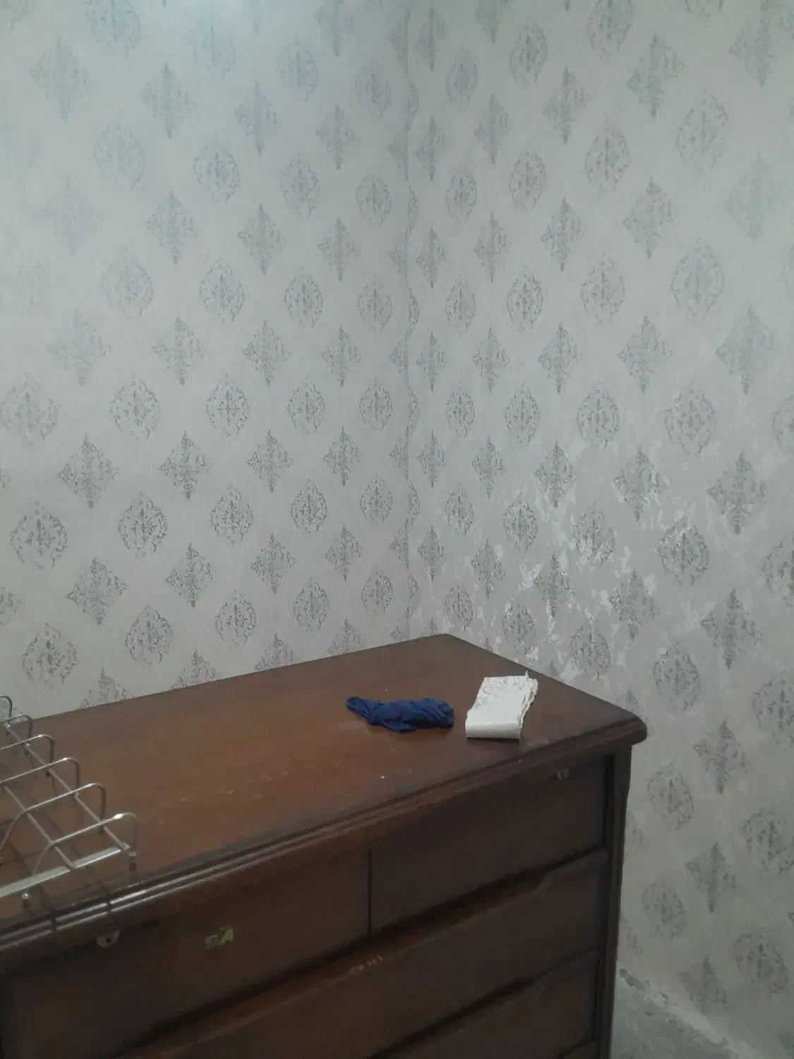 نصاب کاغذ دیواری حرفه ای رولی ۱۰۰ تومان نقاشی سقف|خدمات پیشه و مهارت|نسیمشهر, |دیوار