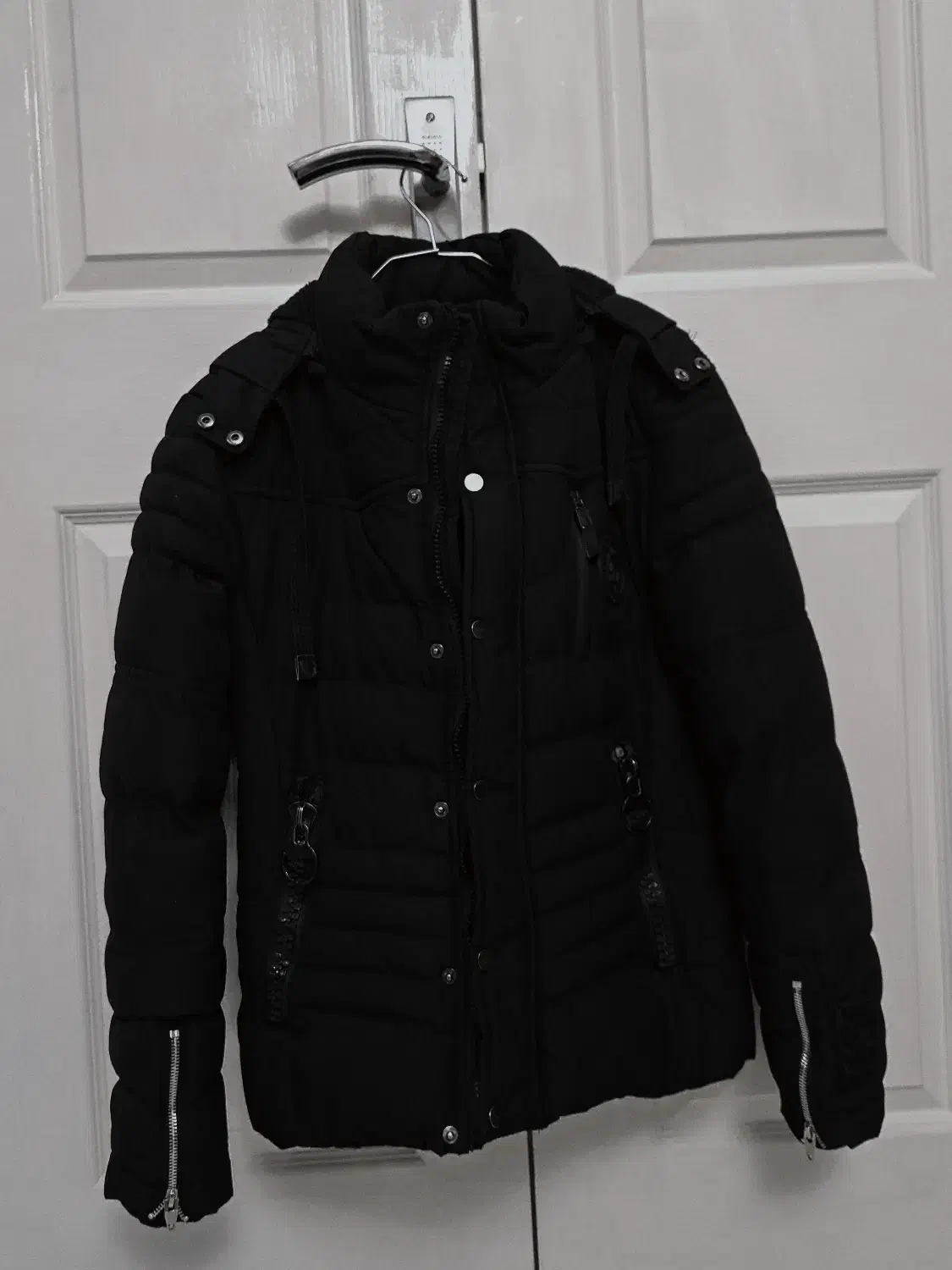 کاپشن|لباس|سنقر, |دیوار