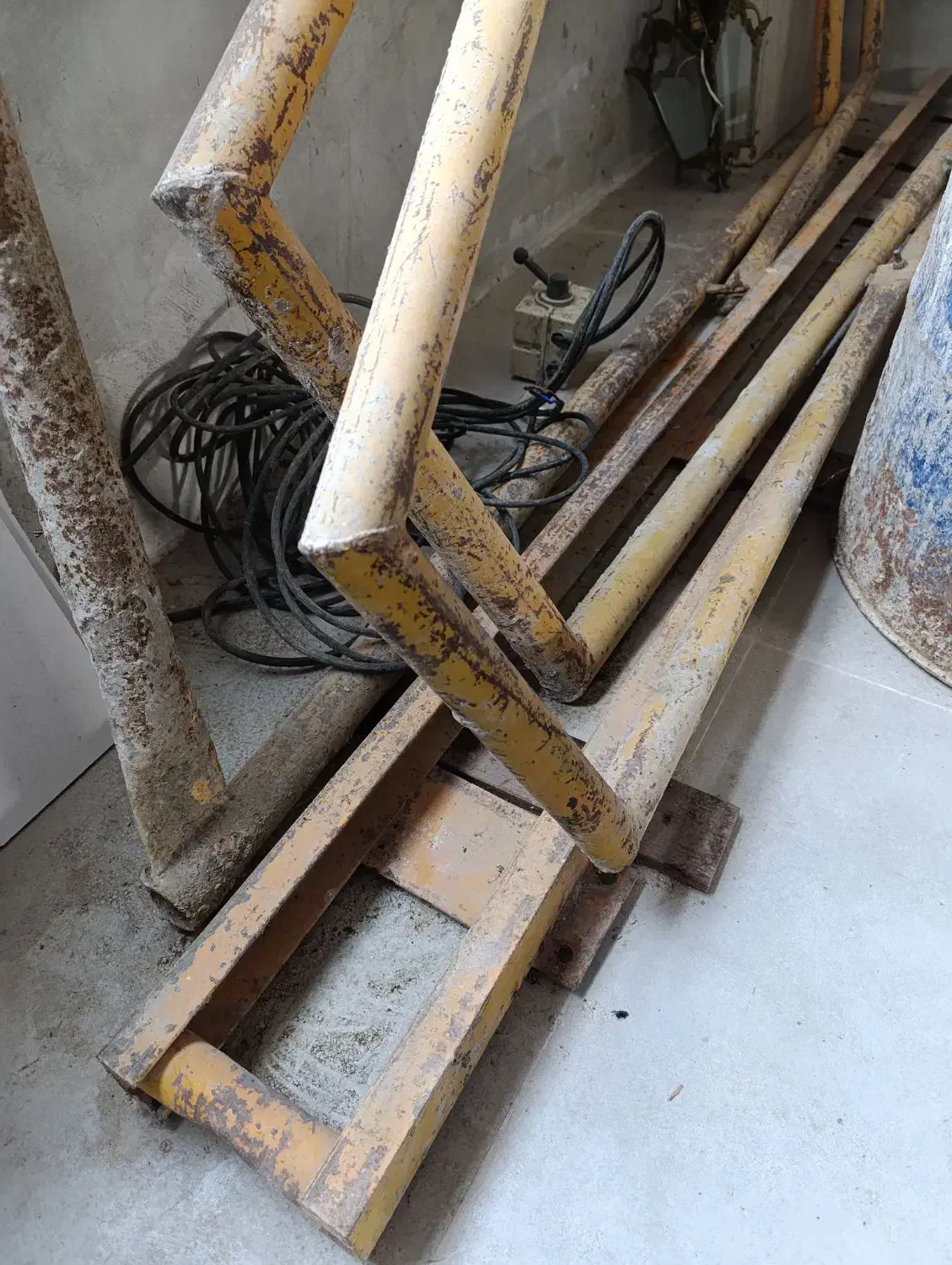 بالابر ساختمانی بدون موتور|مصالح و تجهیزات ساختمان|نشتارود, |دیوار