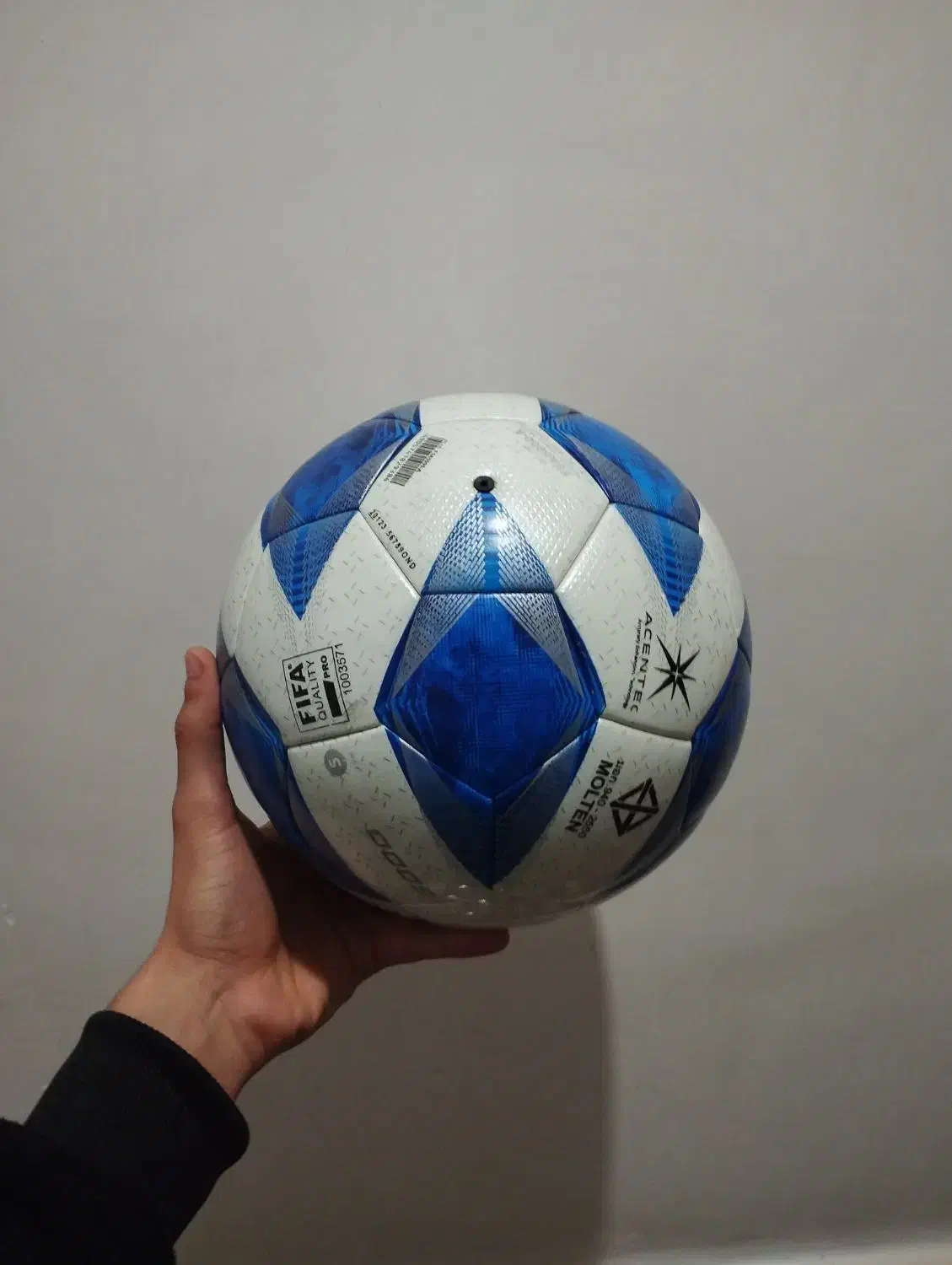 توپ molten چمن تازه خریده شده بدون هیچ آسیبی|ورزشهای توپی|ملکان, |دیوار