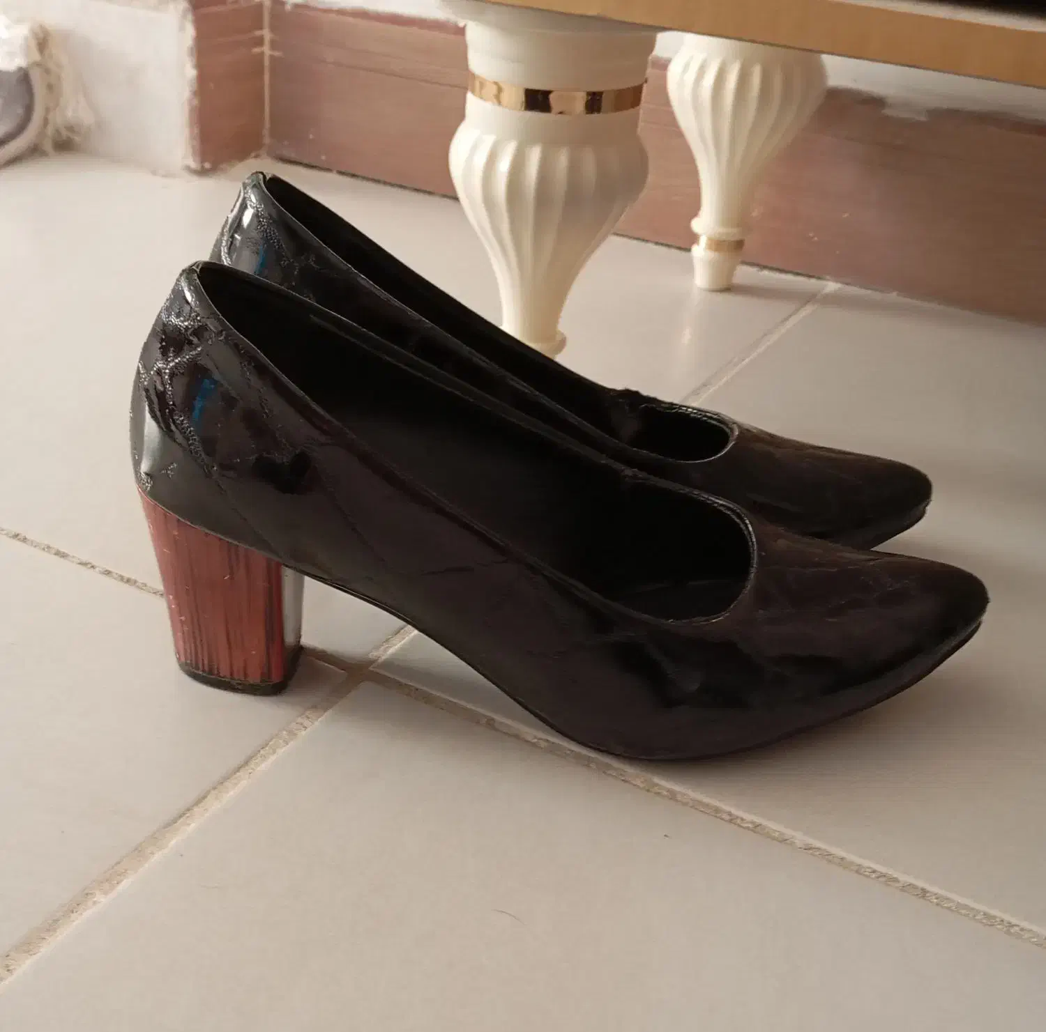 کفش مجلسی|کیف، کفش، کمربند|ساوه, |دیوار