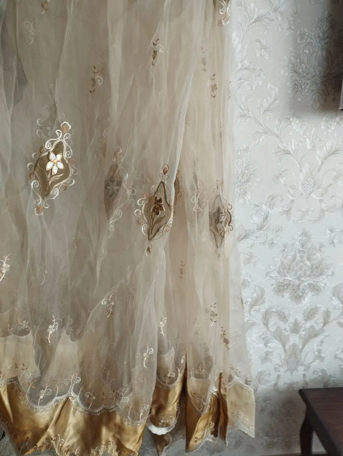 پرده پذیرایی گلدوزی برجسته|پرده، رانر، رومیزی|مشهد, طلاب|دیوار