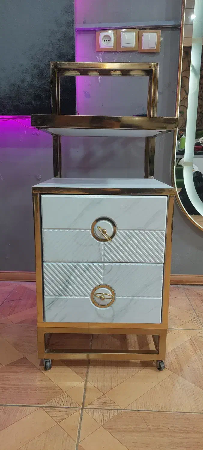 تجهیزات سالن زیبایی در حد نو|آرایشگاه و سالن‌های زیبایی|جهرم, |دیوار