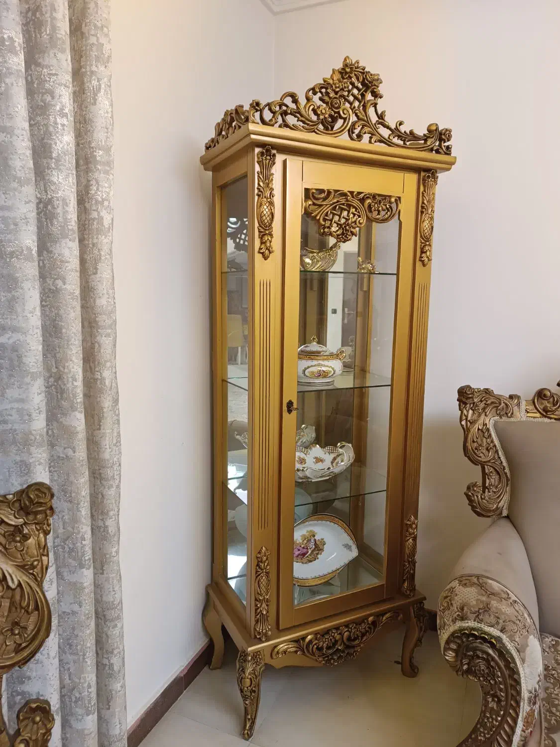 ویترین به همراه ساعت|بوفه، ویترین، کنسول|خرم‌آباد (تنکابن), |دیوار