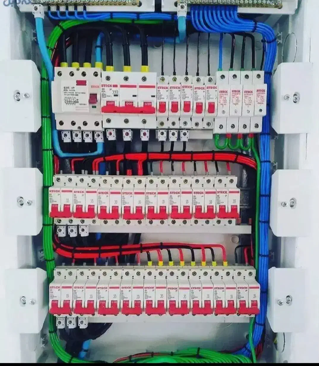برقکار،برقکاری،برقکشی ساختمان و نصب آیفون تصویری|خدمات پیشه و مهارت|همدان, |دیوار