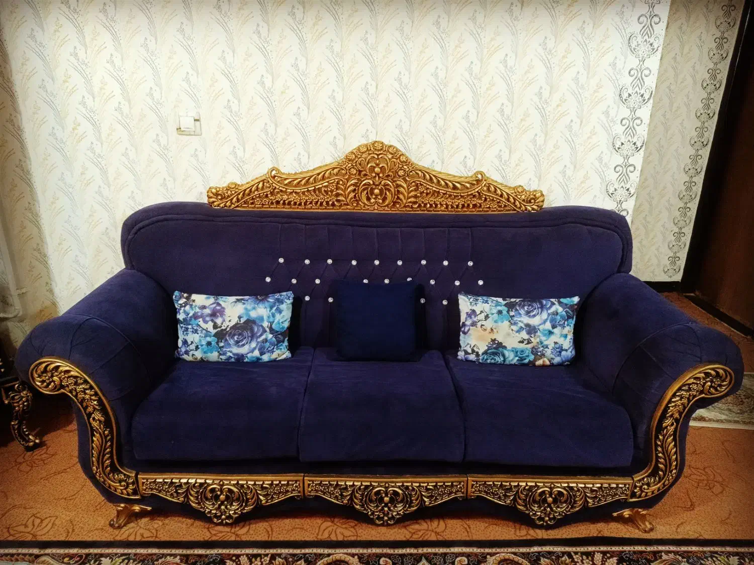 مبل هفت نفره سلطنتی|مبلمان خانگی و میز عسلی|دوگنبدان, |دیوار