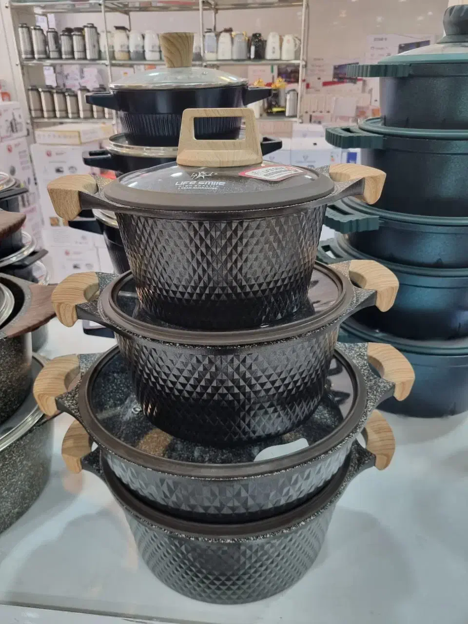 سرویس قابلمه|ظروف پخت‌وپز|لامرد, |دیوار