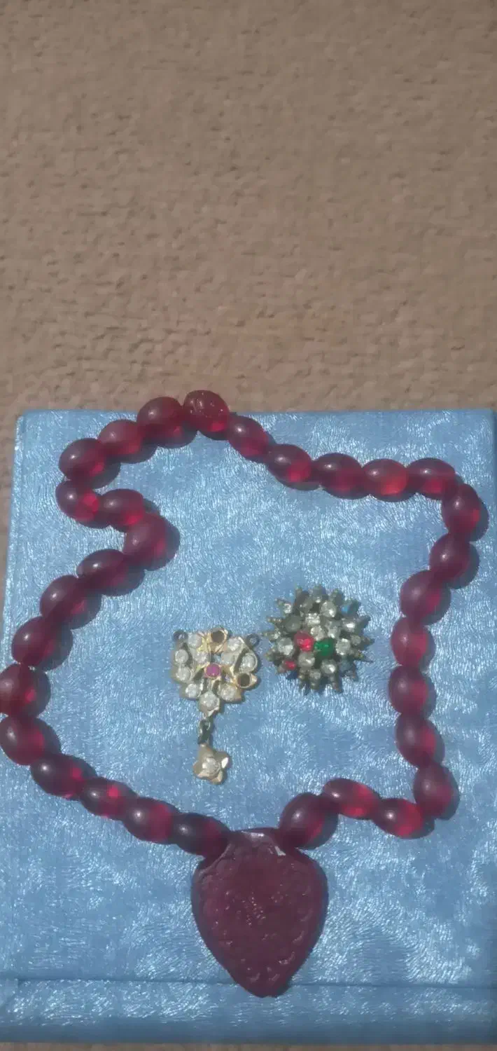 گردنبند عقیق و دو پلاک تزئینی|کلکسیون اشیاء عتیقه|قائمشهر, |دیوار