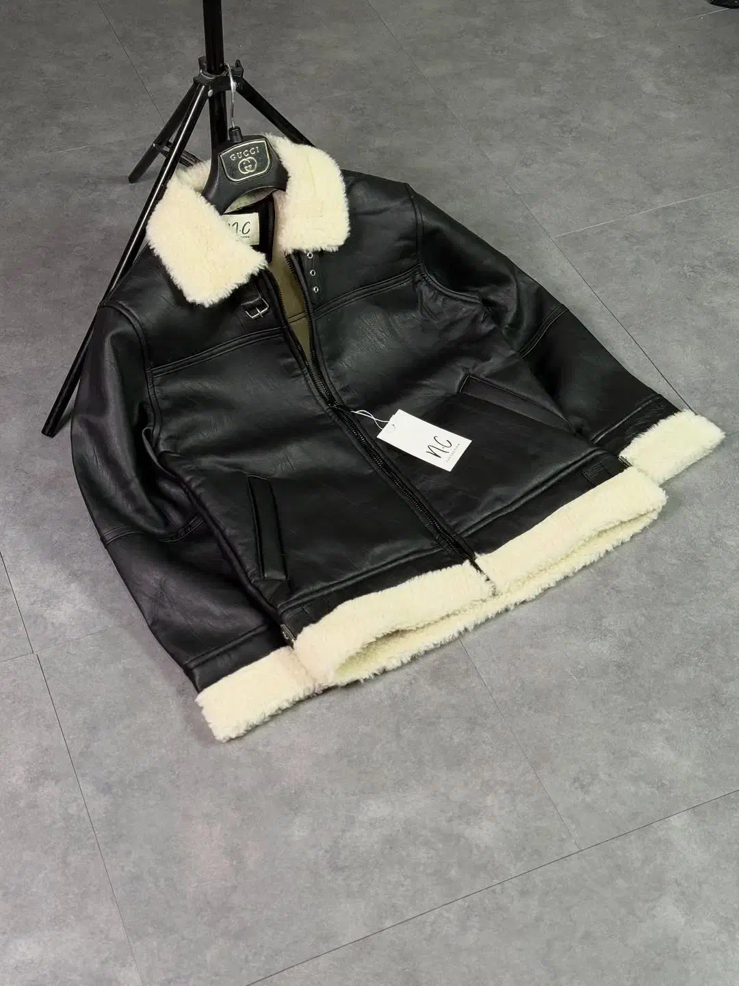 کاپشن چرم بوفالو وارداتی خز مشکی و سفید(آقایمد)|لباس|بیرجند, |دیوار