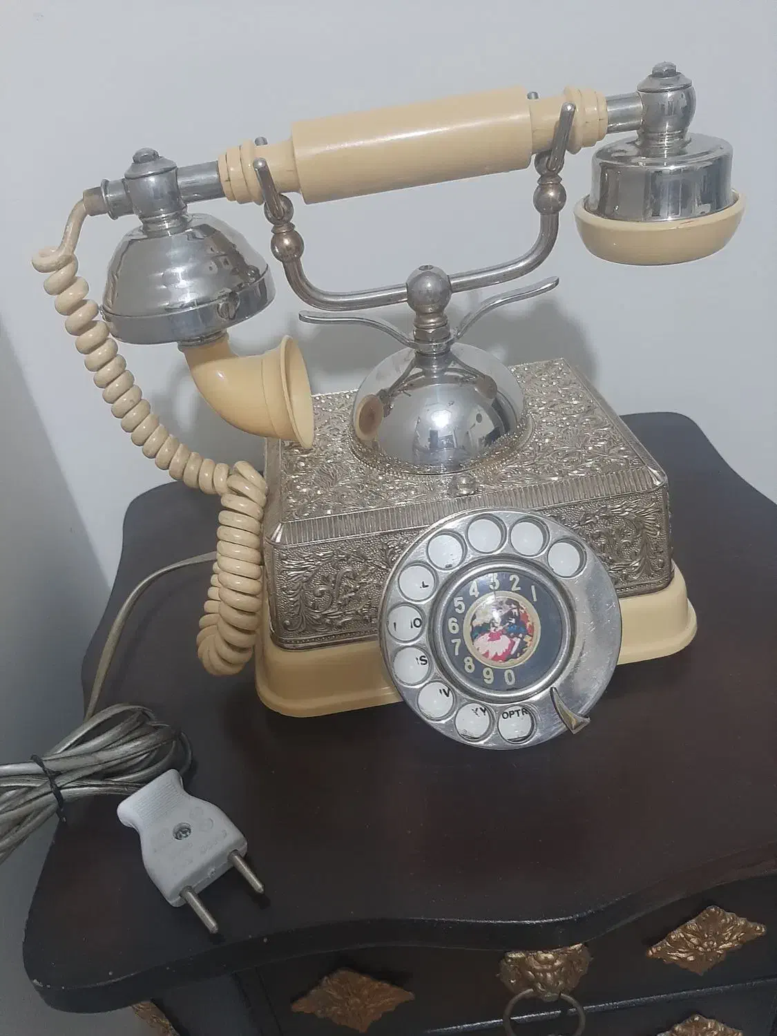 تلفن قدیمی|کلکسیون اشیاء عتیقه|تهران, مرزداران|دیوار