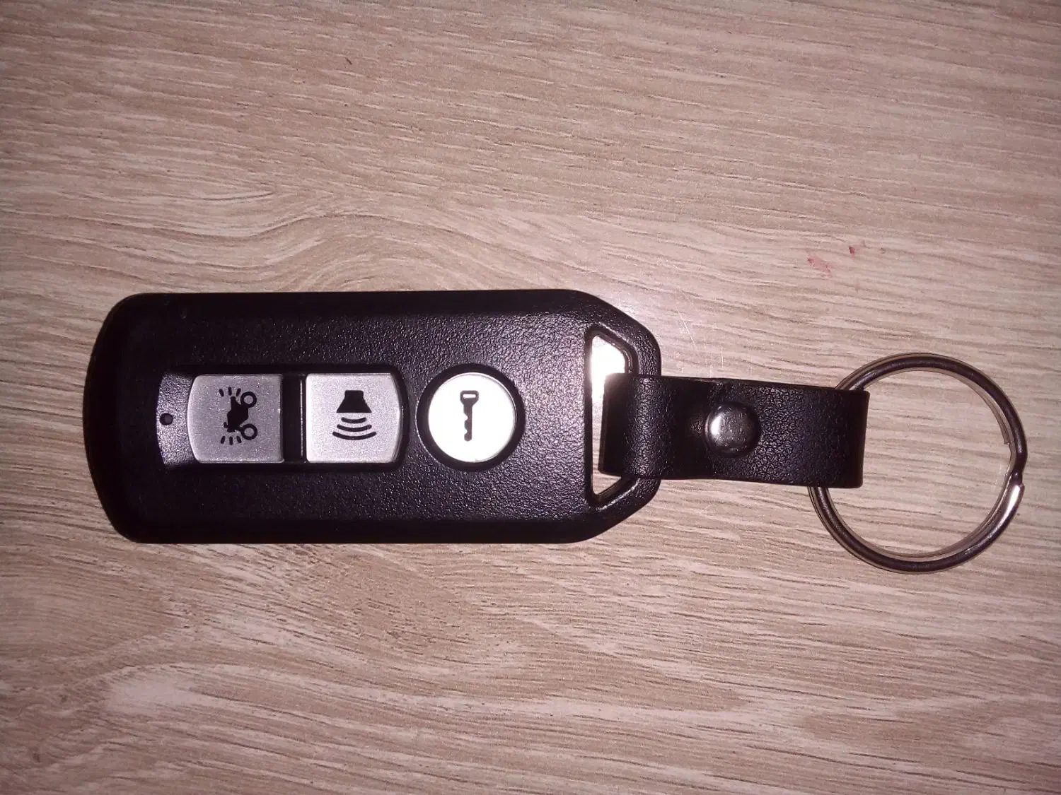 یک عدد ریموت موتور (کلیک)پیدا شده|اشیا|تبریز, |دیوار