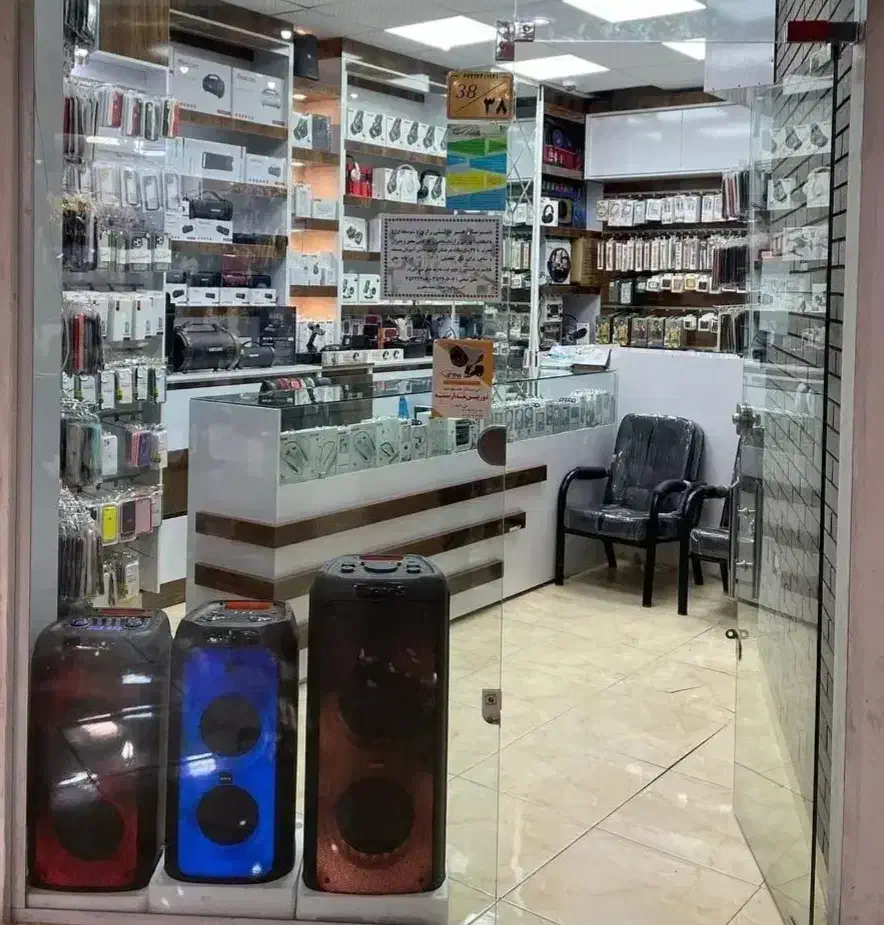 کرایه نصف مغازه جهت تعمیرات موبایل|اجارهٔ مغازه و غرفه|قروه, |دیوار