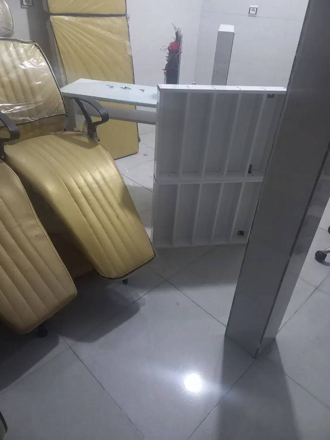 تعدادی وسایل آرایشگاه زنانه فروشی|آرایشگاه و سالن‌های زیبایی|سنندج, |دیوار