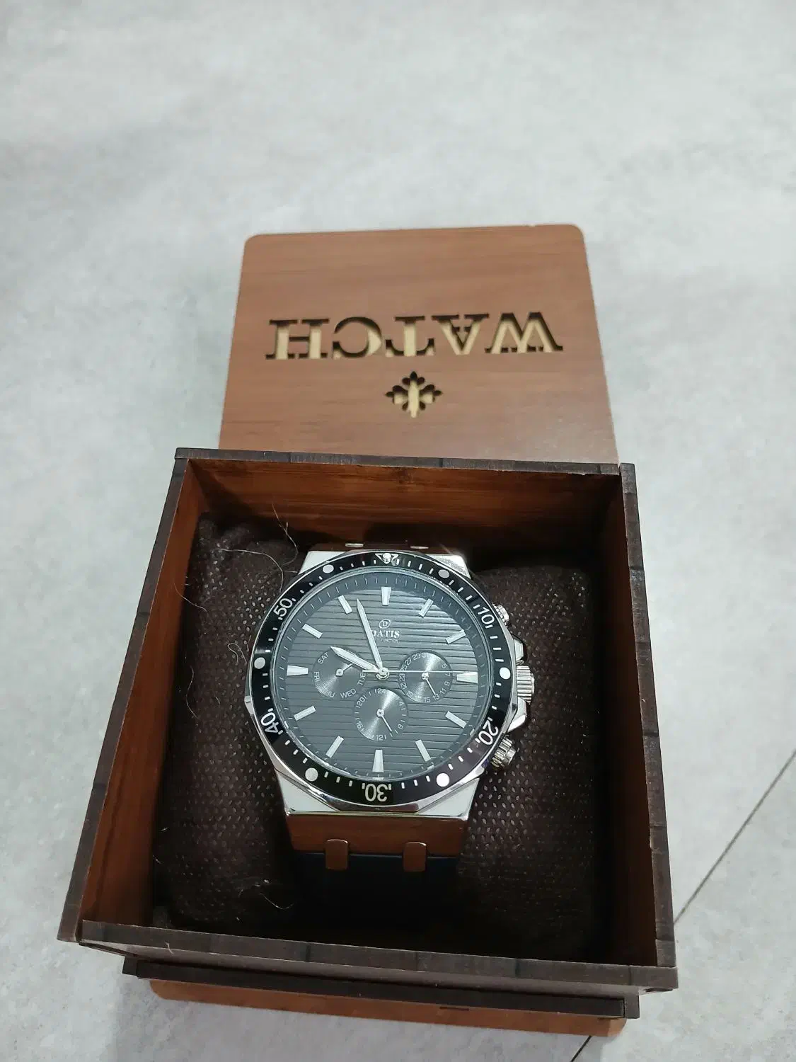 یک ساعت نو|ساعت|کرمان, |دیوار